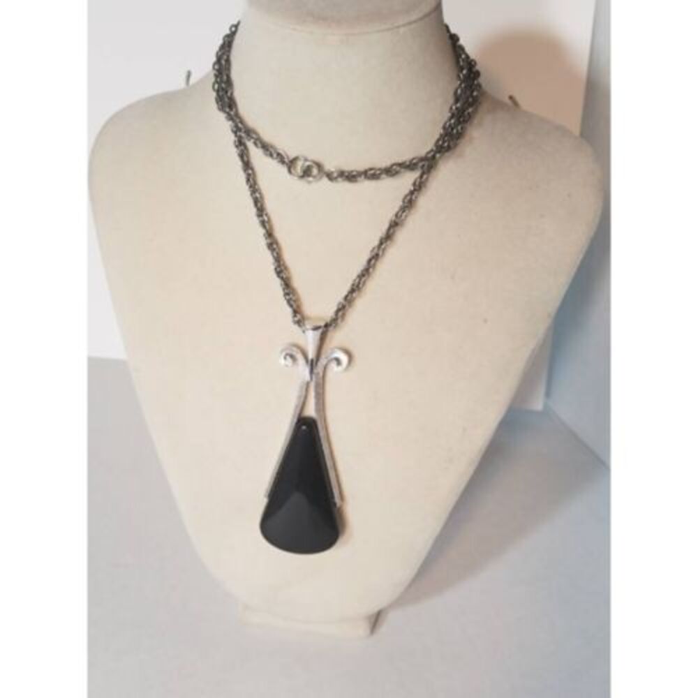 Vintage Avon necklace Large black pendant‎ with silver tone chain. - Picture 6 of 6